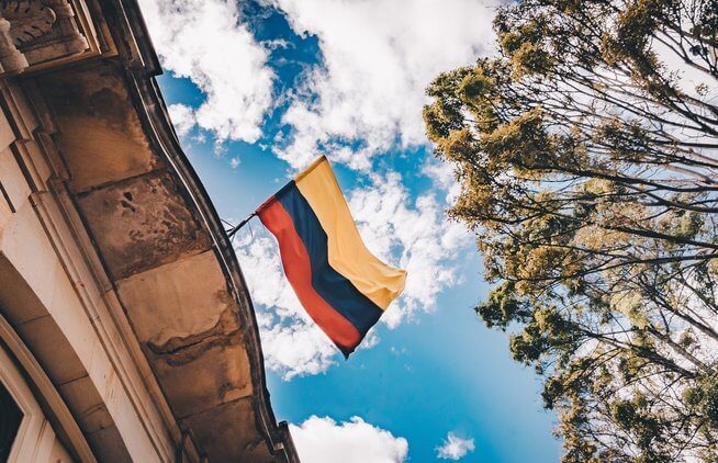 register a company in Colombia easyco